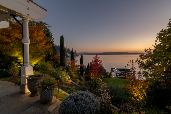Meydenbauer Bay - View down to water