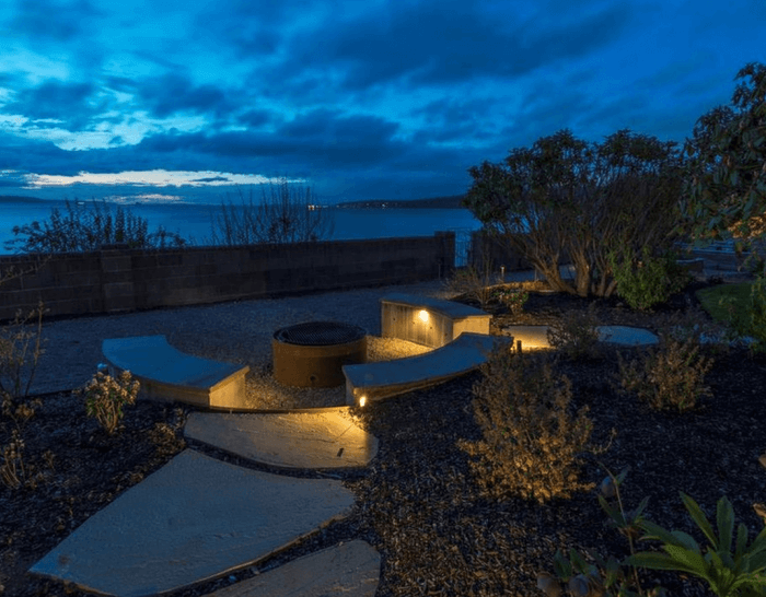 Ballard Residence-bench near the sea view