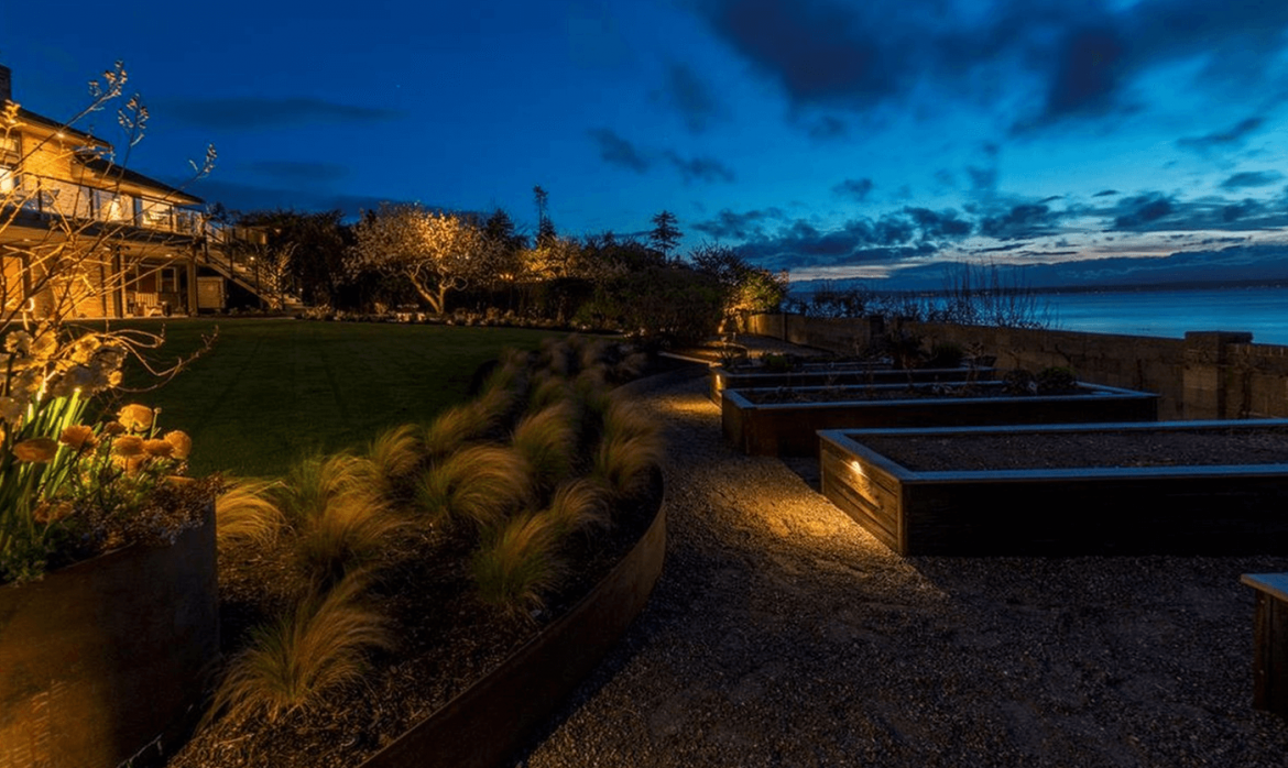 Ballard Residence-lawn with sea view