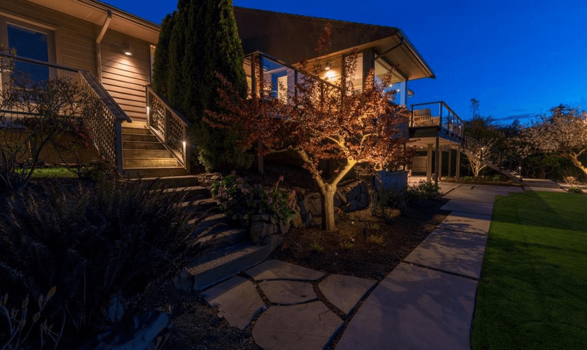 Ballard Residence-stairs going to lawn