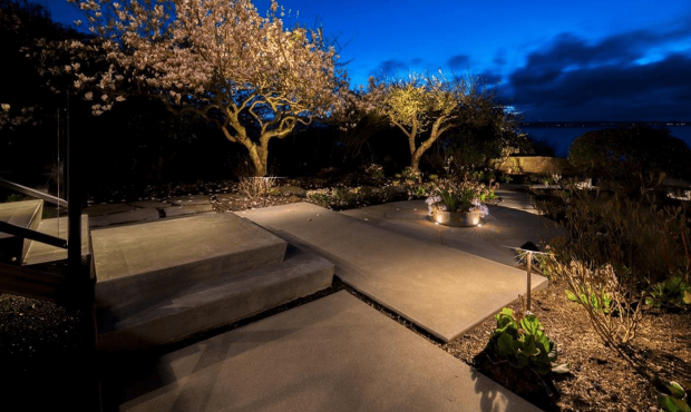 Ballard Residence-pathway with sea view