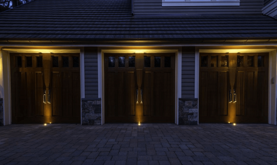 Bridle trails-garage