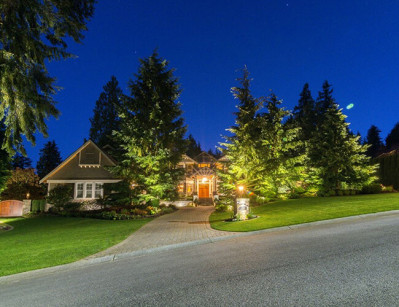Bridle trails-pathway to the entrance door