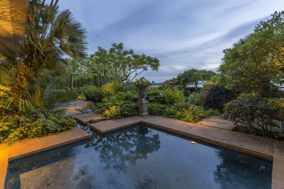 Carillon Point- swimming pool