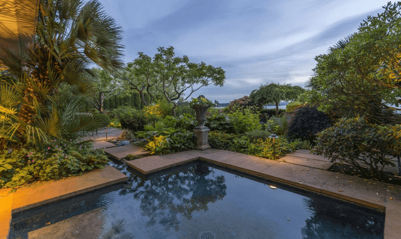 Carillon Point- swimming pool