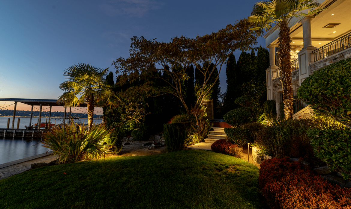 Lake Washington Home-steps to lawn