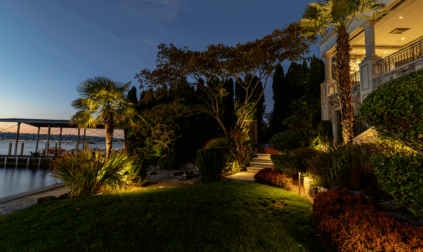 Lake Washington Home-steps to lawn