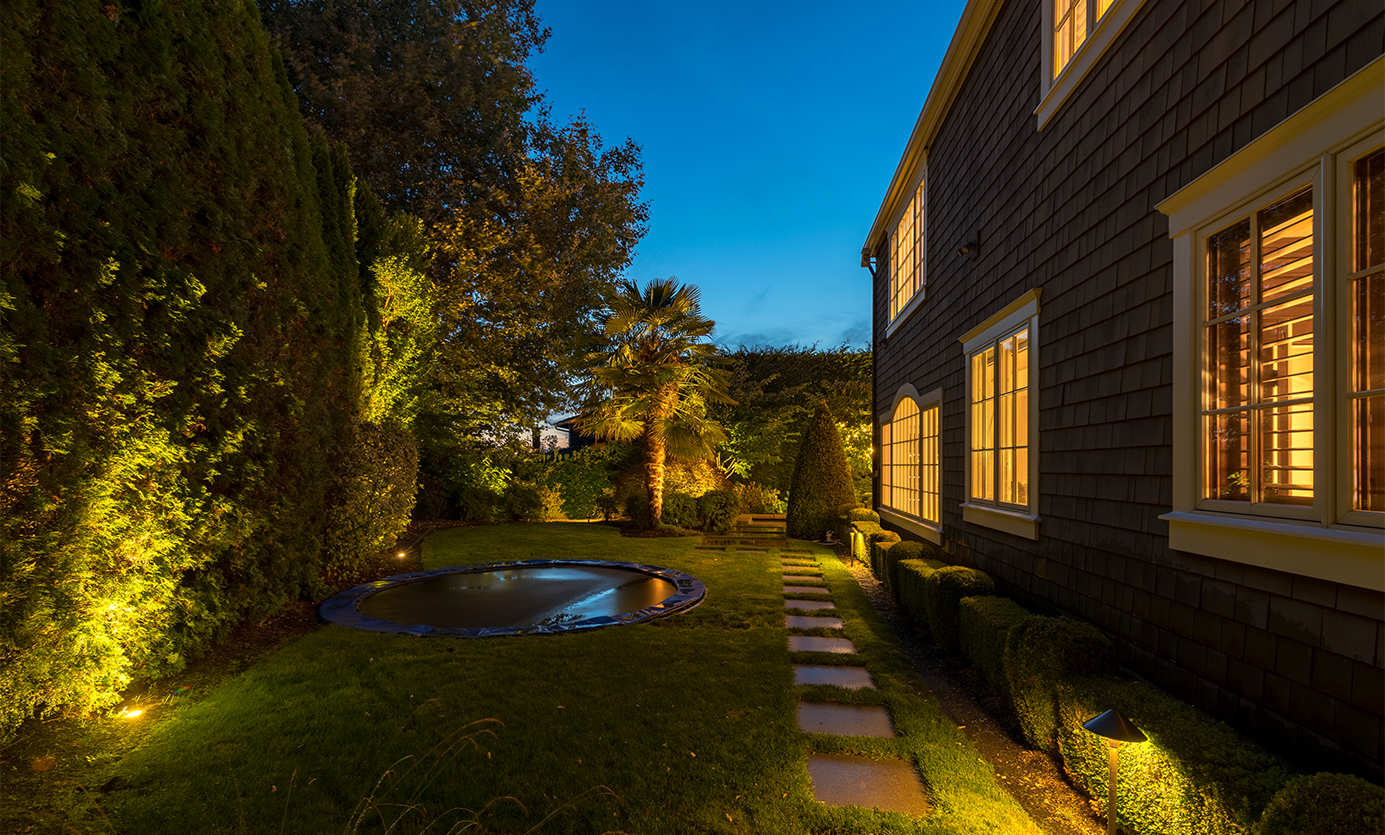 Medina Home-pathway in the side of the house