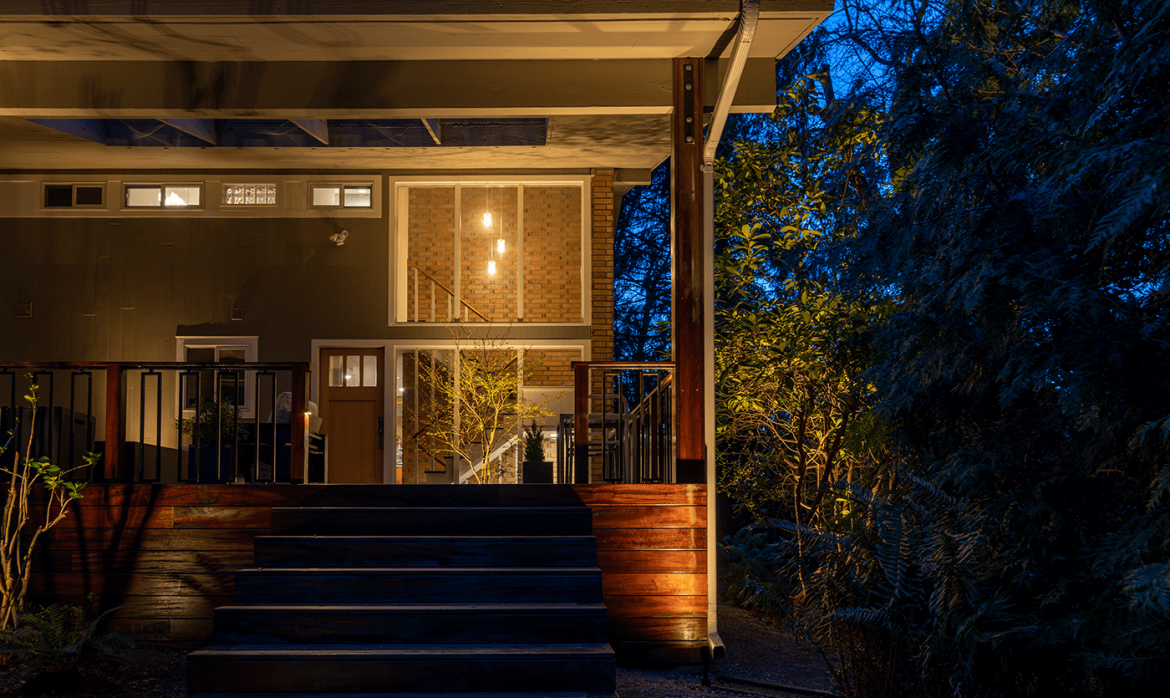 Mercer Island Mid-Center-steps to the door