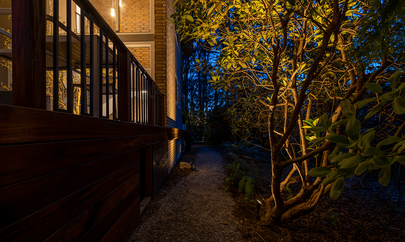 Mercer Island Mid-Center-pathway at the side of house