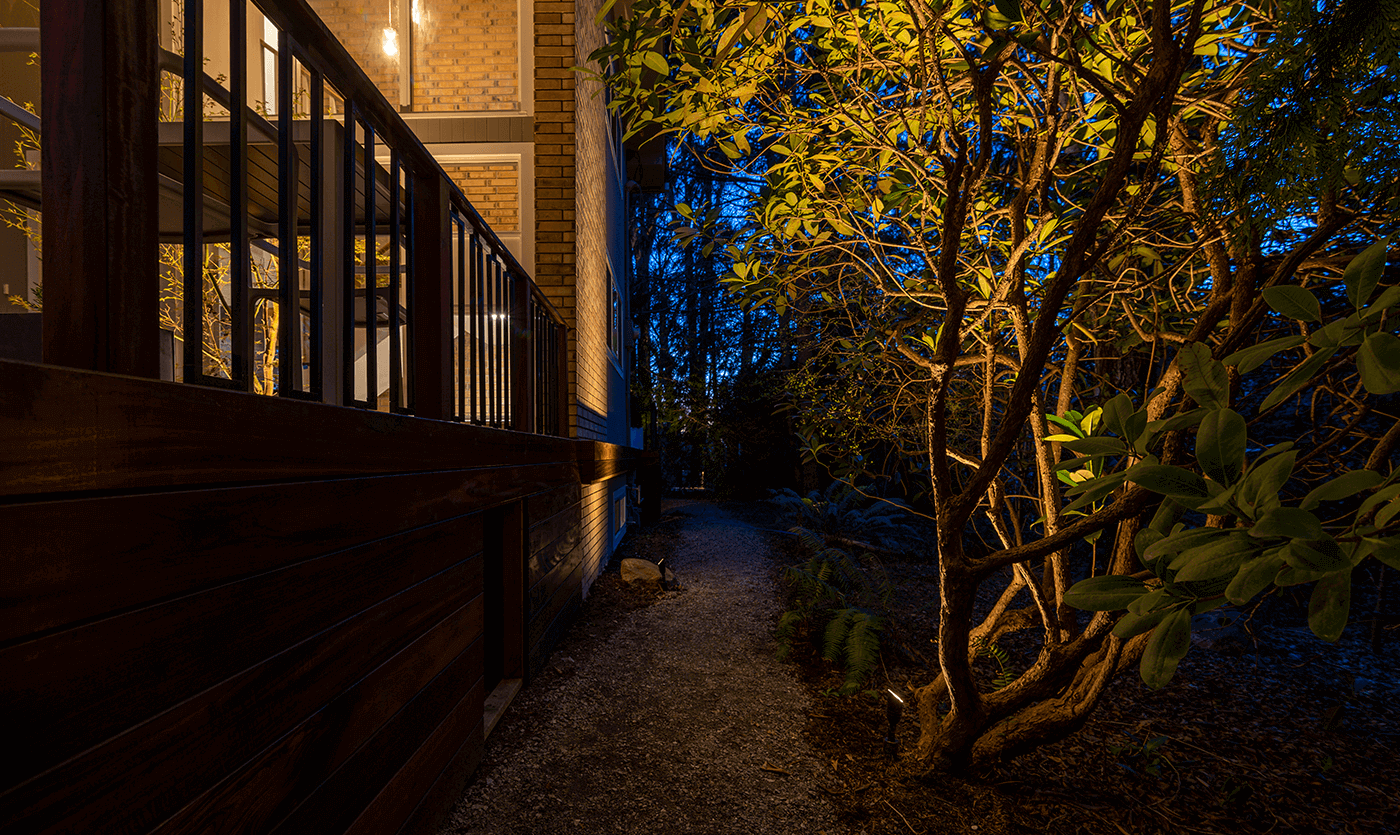 Mercer Island Mid-Center-pathway at the side of house