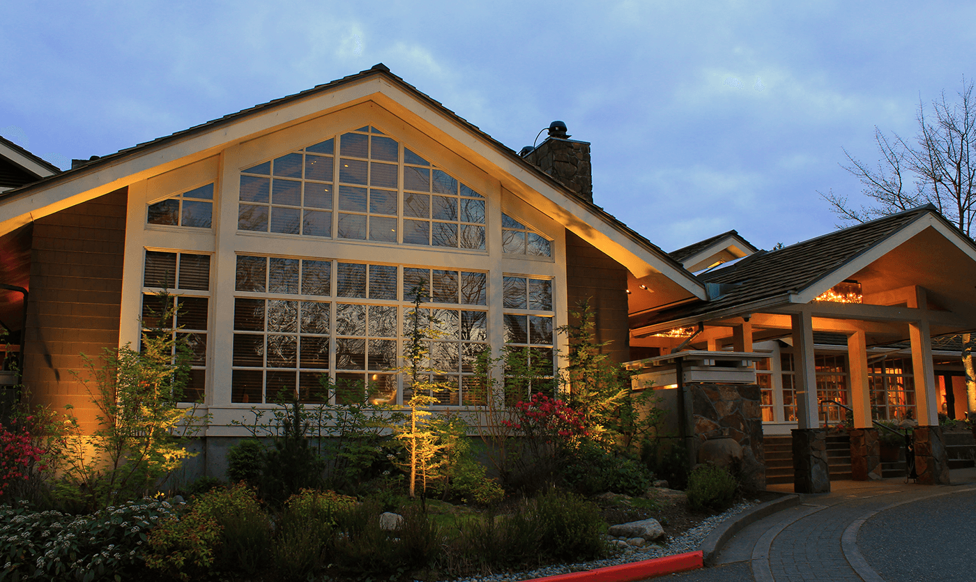 Salish Lodge-front view garden