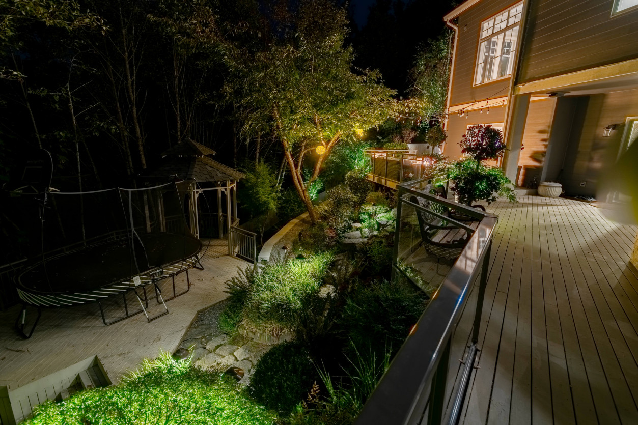 Multi-level deck and garden stair lighting at Sammamish residence with layered 2700K fixtures for safety and ambiance — Northwest Outdoor Lighting.